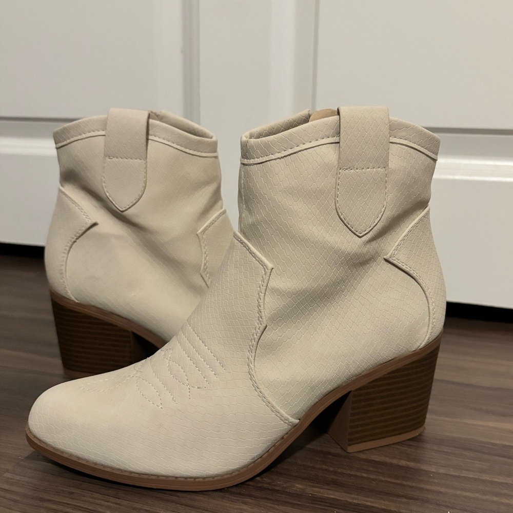 Cowgirl ankle boot